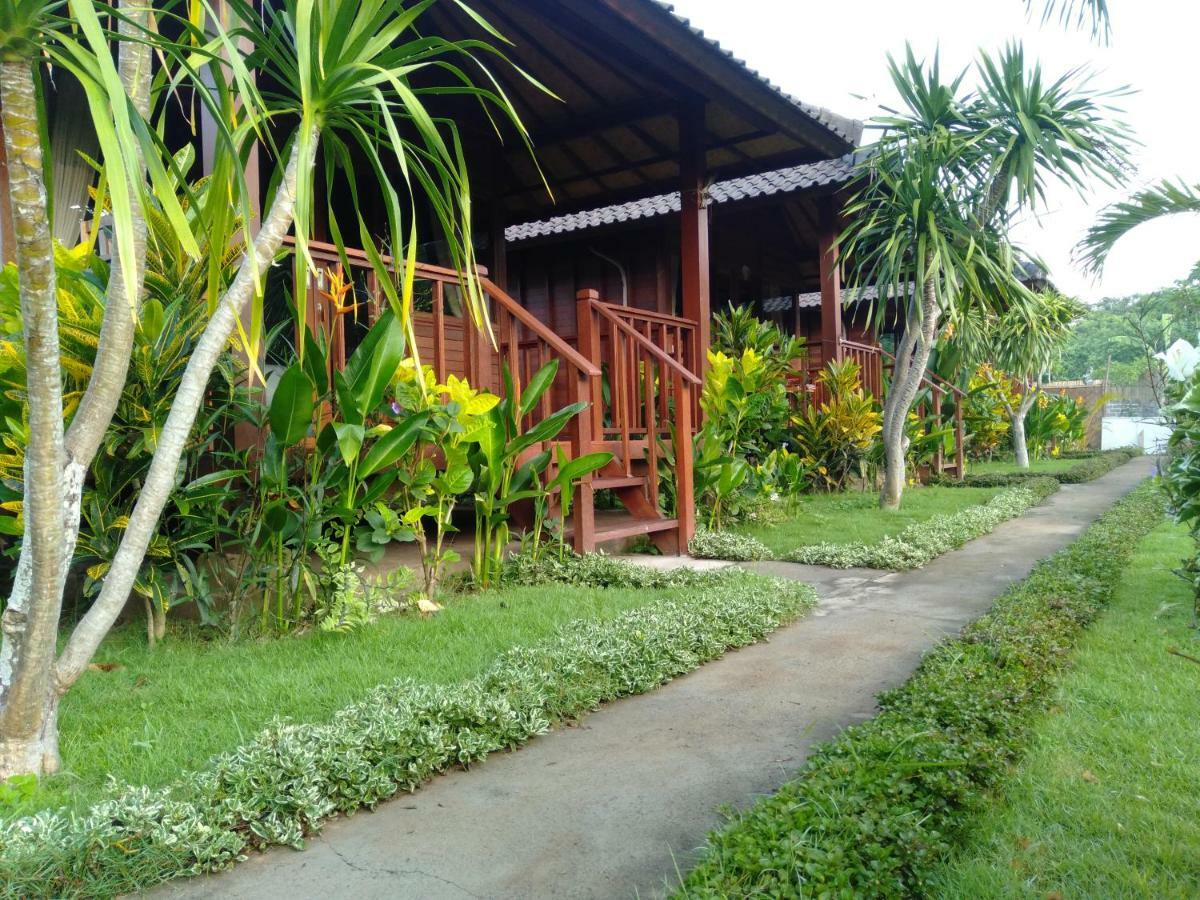 Gatri Hut Hotel Nusa Lembongan  Exterior photo