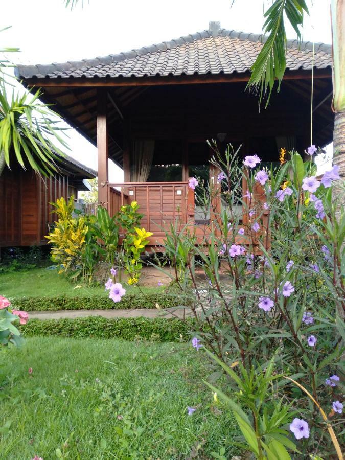 Gatri Hut Hotel Nusa Lembongan  Exterior photo
